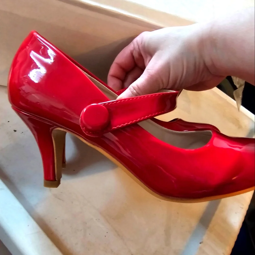 Red heels, size 36. 2.5" heel height. - Picture 2 of 7
